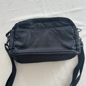 Lug SCOOP Crossbody Shoulder Bag Purse Black Nylon - never used